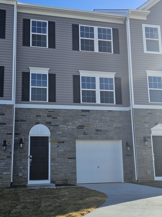 258 Macoun Way in Glassboro, NJ - Building Photo