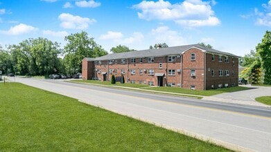 Green ParK Apartments in Bristol, PA - Foto de edificio - Building Photo