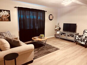 303 Hill St in Williamson, WV - Foto de edificio - Building Photo