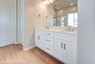 325 Clovis Ave in Clovis, CA - Building Photo - Building Photo