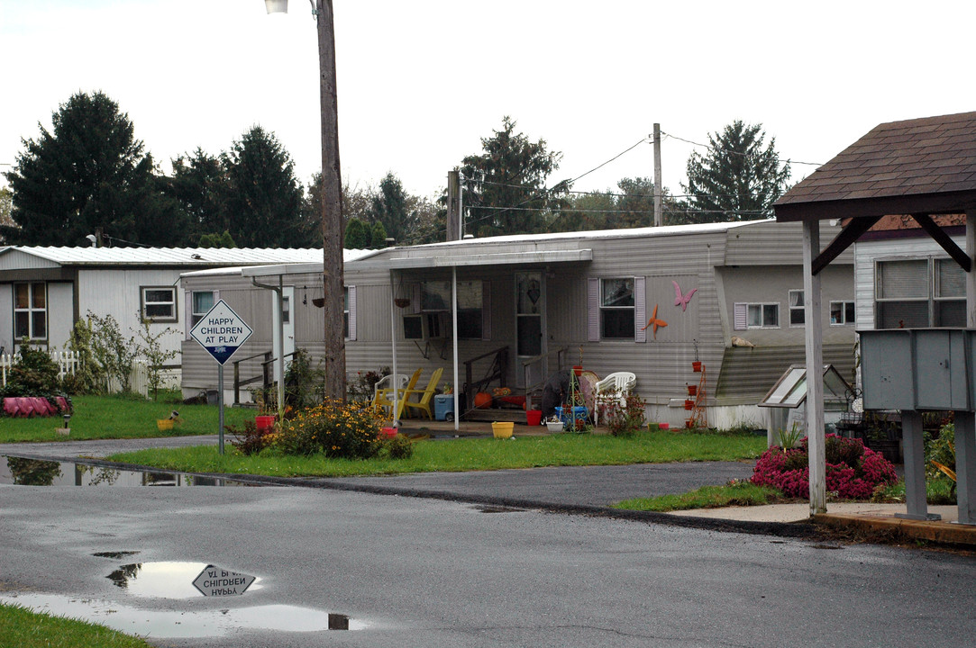 Monroe Valley in Jonestown, PA - Building Photo