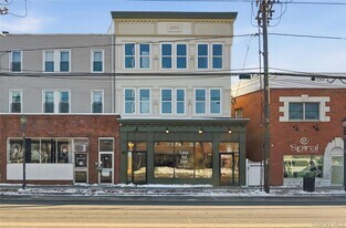 13 W Hoffman Ave in Lindenhurst, NY - Building Photo