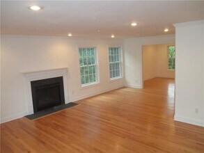 29 Carpenter Ave in Mt Kisco, NY - Building Photo - Building Photo