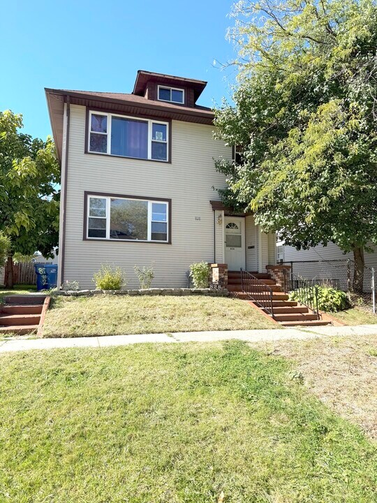 828 Lenox Ave in Waukegan, IL - Building Photo