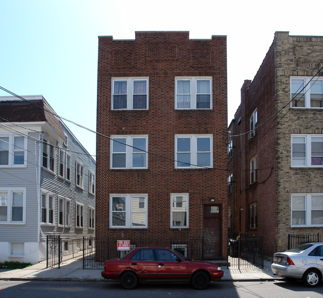 72 Boylan St in Newark, NJ - Foto de edificio - Building Photo