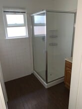 1424 Ocean Ave in Seal Beach, CA - Foto de edificio - Building Photo