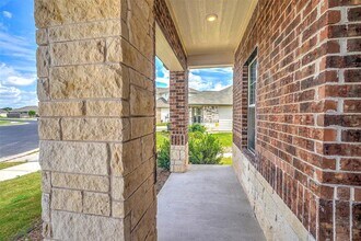 521 Mossy Rock Dr in Hutto, TX - Building Photo - Building Photo