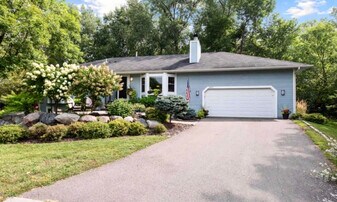 6471 Bay Dr in Eden Prairie, MN - Building Photo