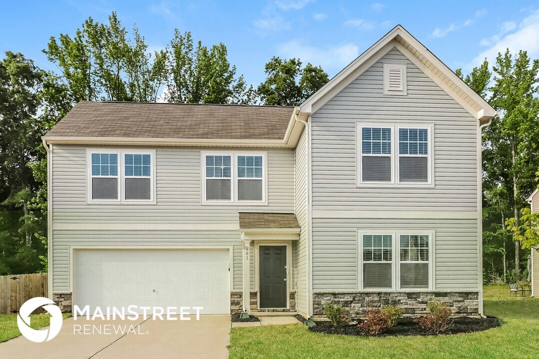 601 Joe Gibson Dr in Gibsonville, NC - Building Photo