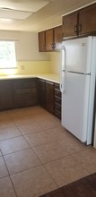431 McCloskey Rd-Unit -10 in Hollister, CA - Foto de edificio - Building Photo