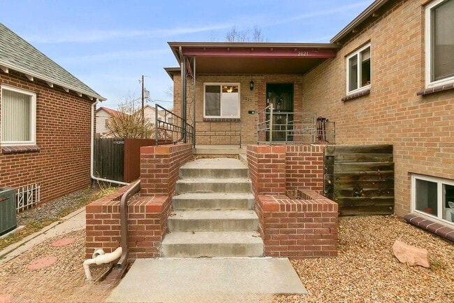 property at 2021 Perry St