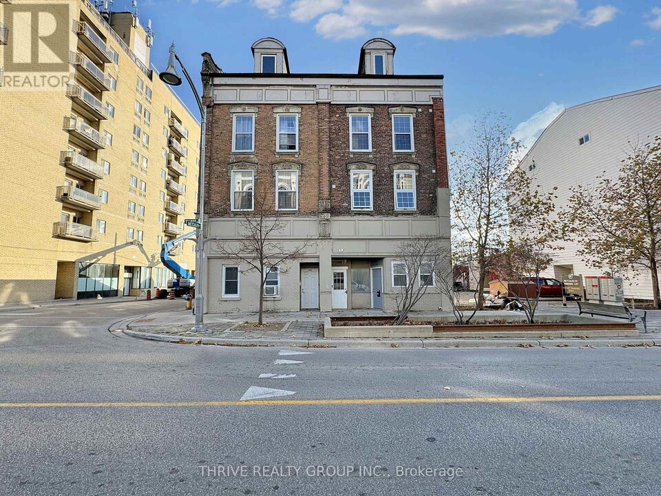 2-2 Metcalfe St in St Thomas, ON - Building Photo