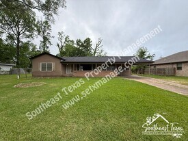 3255 Charles St in Beaumont, TX - Building Photo