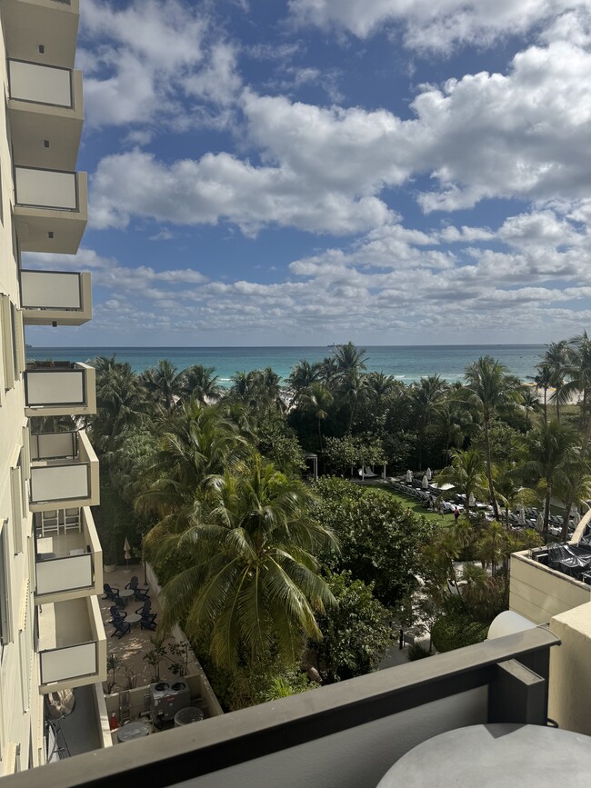 1623 Collins Ave, Unit 616 in Miami Beach, FL - Building Photo - Building Photo