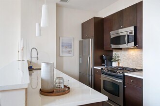 232 PAVONIA Ave in Jersey City, NJ - Building Photo - Building Photo