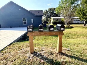 502 Ross Sterling Ave in Anahuac, TX - Building Photo - Building Photo