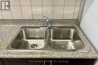 274 Coxwell Ave in Toronto, ON - Building Photo - Building Photo