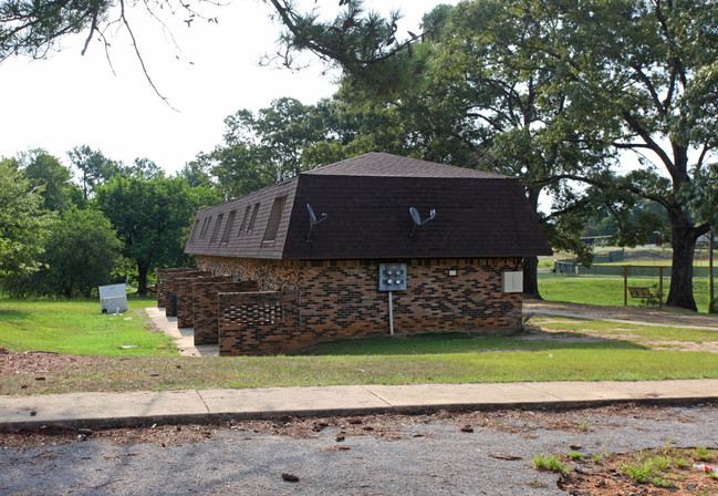 800 Dakota Rd in Thorsby, AL - Foto de edificio - Building Photo