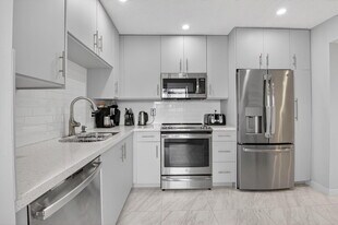 7563 Glendevon Ln in Delray Beach, FL - Building Photo