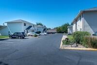 Rainier Apartments in Ellensburg, WA - Foto de edificio - Building Photo