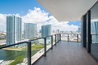 68 SE 6th St, Unit # 2112 in Miami, FL - Building Photo - Building Photo