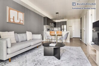 18004 Midvale Ave N in Shoreline, WA - Foto de edificio - Building Photo