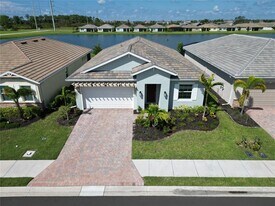 419 Ibiza Lp in Venice, FL - Building Photo