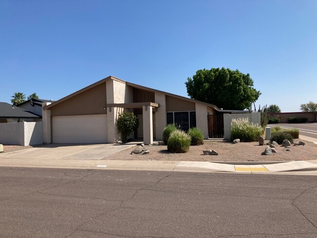 2301 N 87th Way in Scottsdale, AZ - Foto de edificio - Building Photo