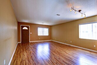 7545 Tumbling St in Las Vegas, NV - Building Photo - Building Photo