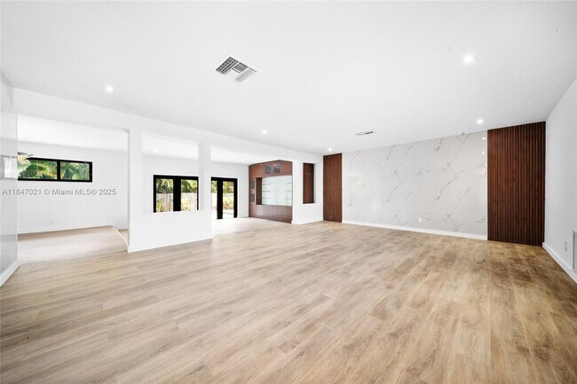 19402 NE 19th Ct in Miami, FL - Building Photo - Building Photo