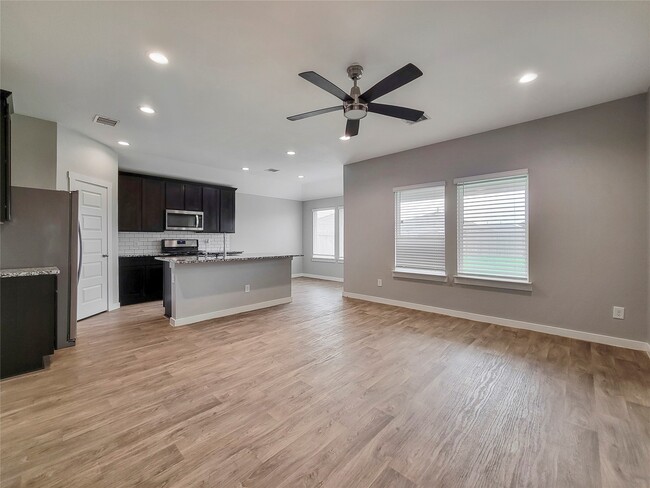 8122 Hush Hts Dr in Arcola, TX - Building Photo - Building Photo