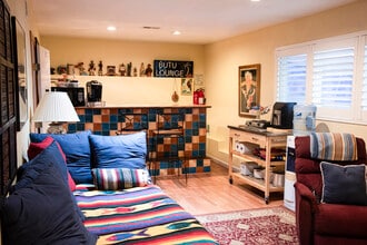 4766 Geranium Pl in Oakland, CA - Foto de edificio - Building Photo