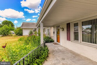 94 Pheasant Ln in Willingboro, NJ - Building Photo - Building Photo