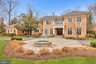 918 Centrillion Dr in McLean, VA - Building Photo - Building Photo