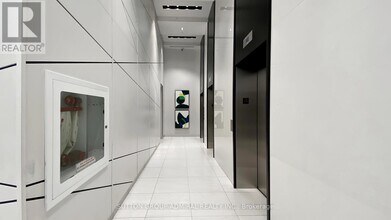 159 Wellesley St E in Toronto, ON - Building Photo - Building Photo