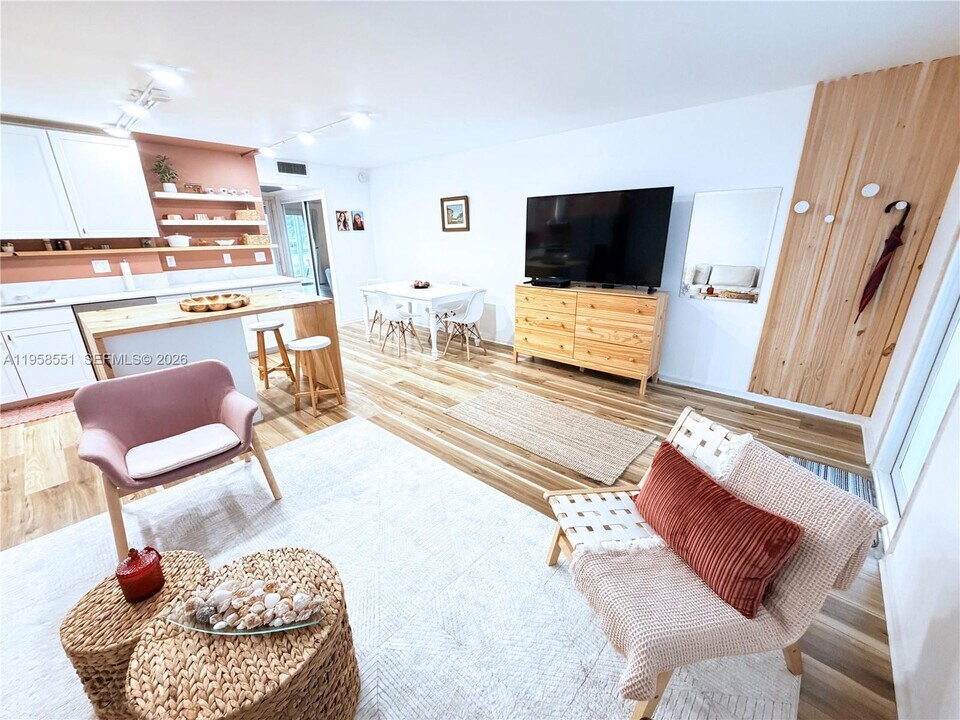 2130 Cambridge F in Deerfield Beach, FL - Building Photo