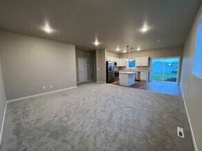 3837 33rd St S in Moorhead, MN - Foto de edificio - Building Photo