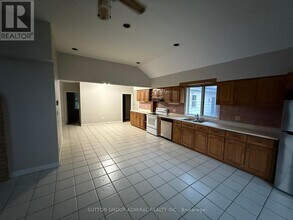 1571 19th Ave in Richmond Hill, ON - Building Photo - Building Photo
