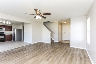 8110 Grove Berry Dr in Indianapolis, IN - Building Photo - Building Photo