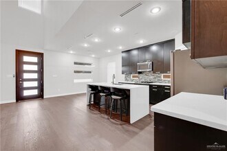 24 S 4th St in McAllen, TX - Building Photo - Building Photo