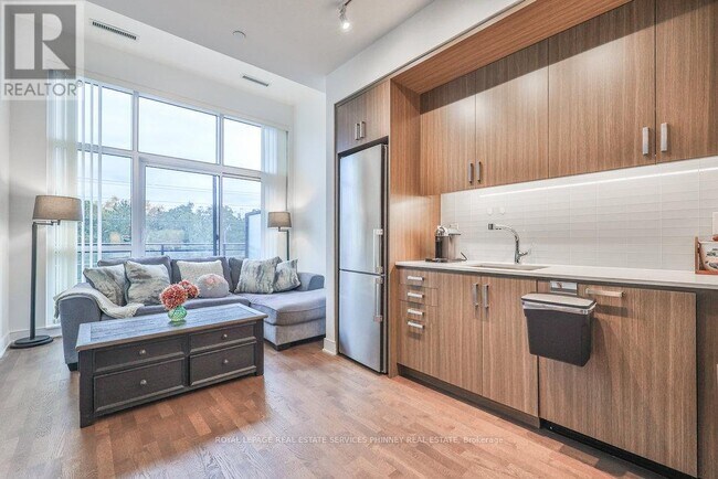 property at 1575 Lakeshore Rd W