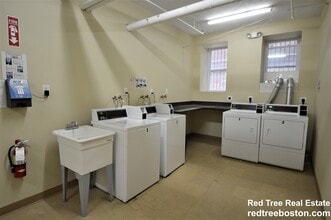 5 Walbridge St, Unit 11 in Boston, MA - Foto de edificio - Building Photo