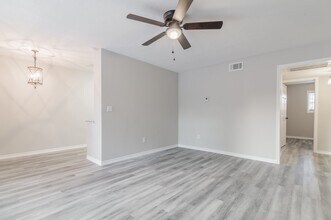 105 Willwood Dr in Willis, TX - Building Photo - Building Photo