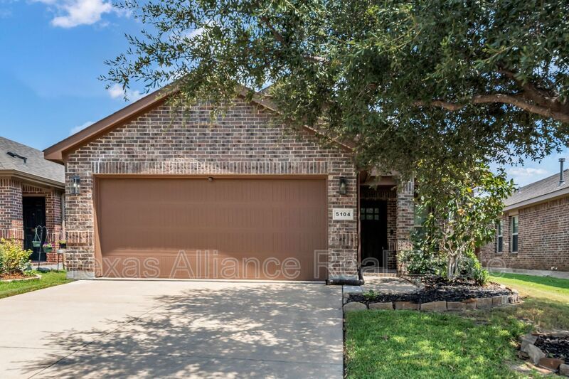 5104 Britton Ridge Ln in Fort Worth, TX - Building Photo