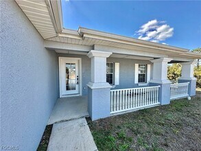 2015 Xelda Ave N in Lehigh Acres, FL - Foto de edificio - Building Photo