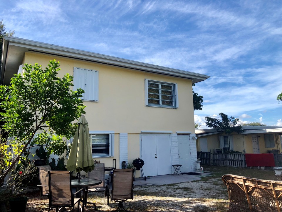 3981 NE 8th Ave in Oakland Park, FL - Building Photo