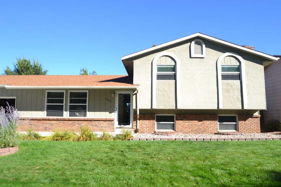 2930 Squaw Valley Dr in Colorado Springs, CO - Building Photo