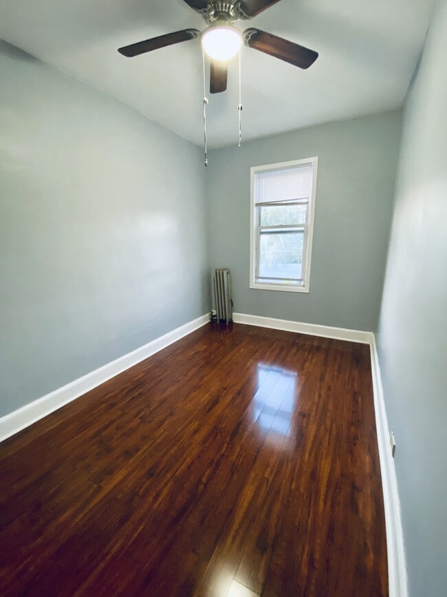 2879 Randall Ave, Unit 2nd Floor in Bronx, NY - Building Photo - Building Photo