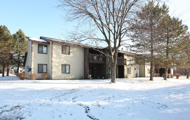 Lakewood Apartments in Stockbridge, MI - Foto de edificio - Building Photo
