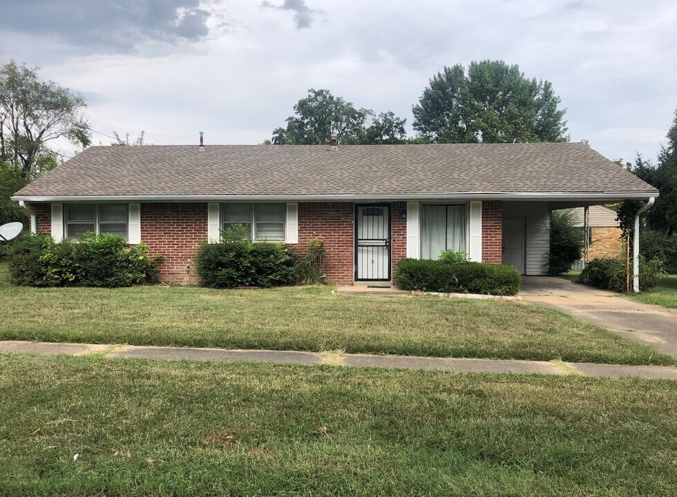 1600 Georgia Dr in Jonesboro, AR - Building Photo
